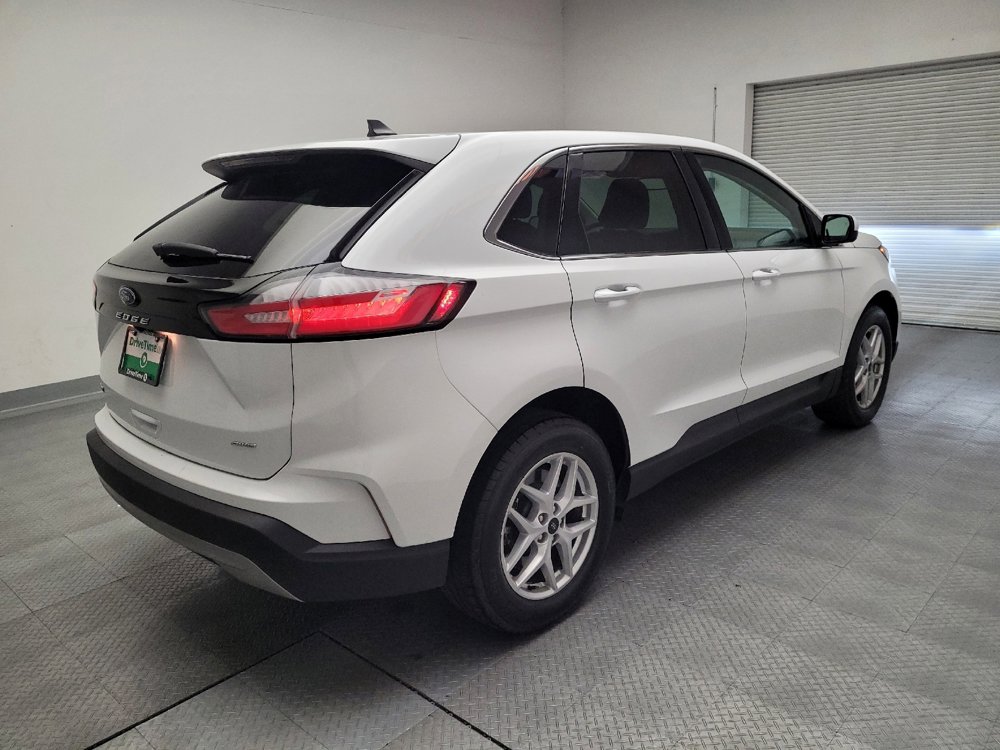 Used 2024 Ford Edge SEL image 9