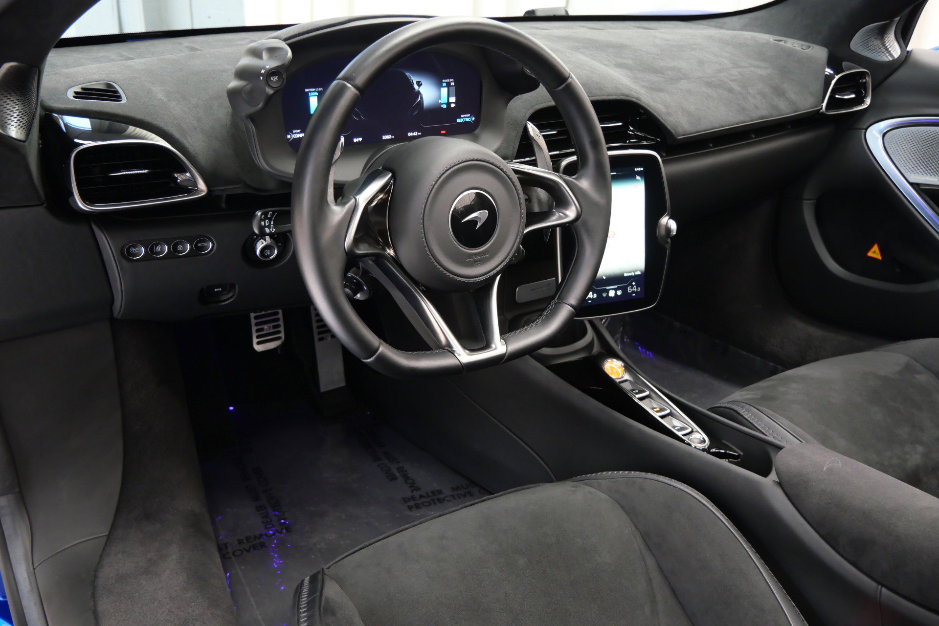 Used 2025 McLaren Artura Spider image 12