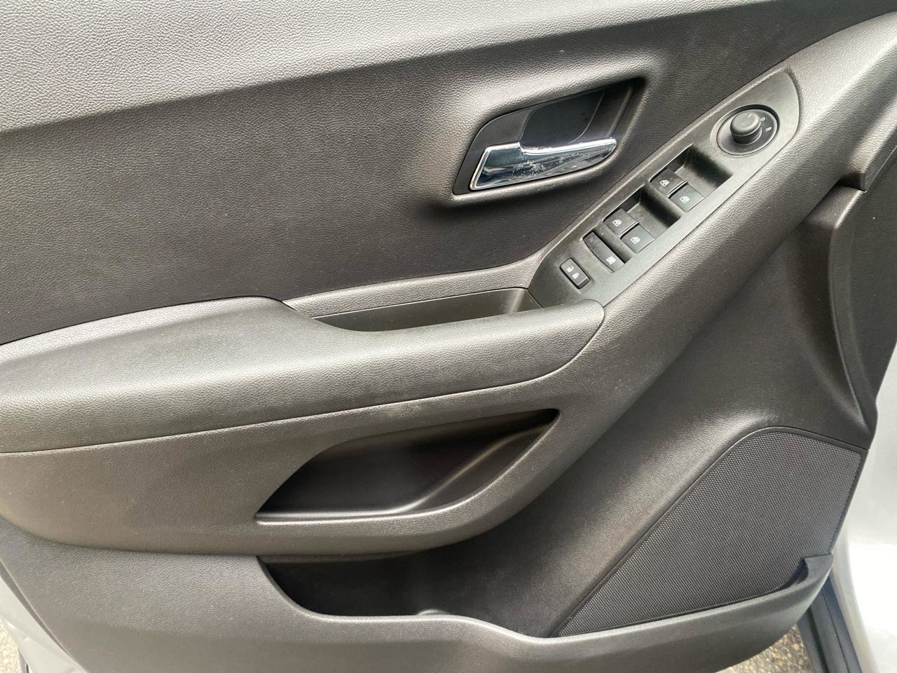 Used 2020 Chevrolet Trax LS AWD/4WD image 24