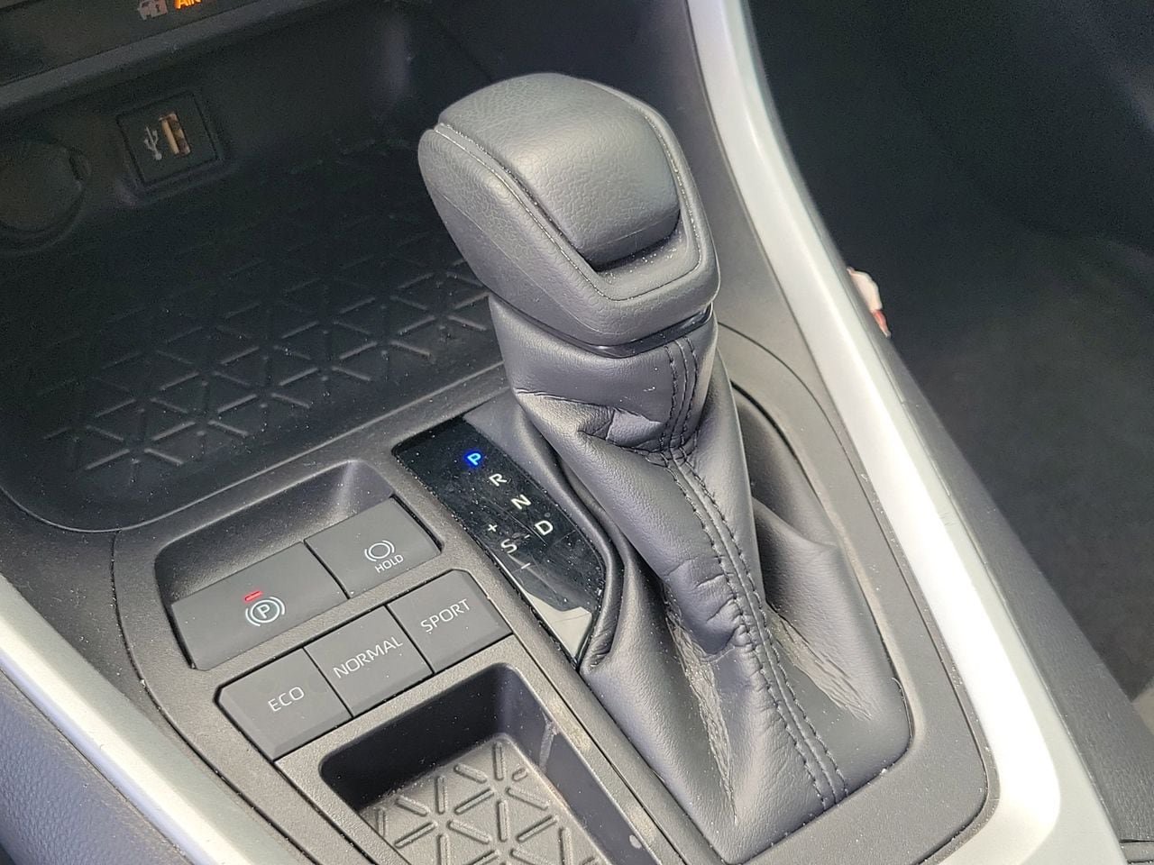 Used 2024 Toyota RAV4 XLE FWD image 27