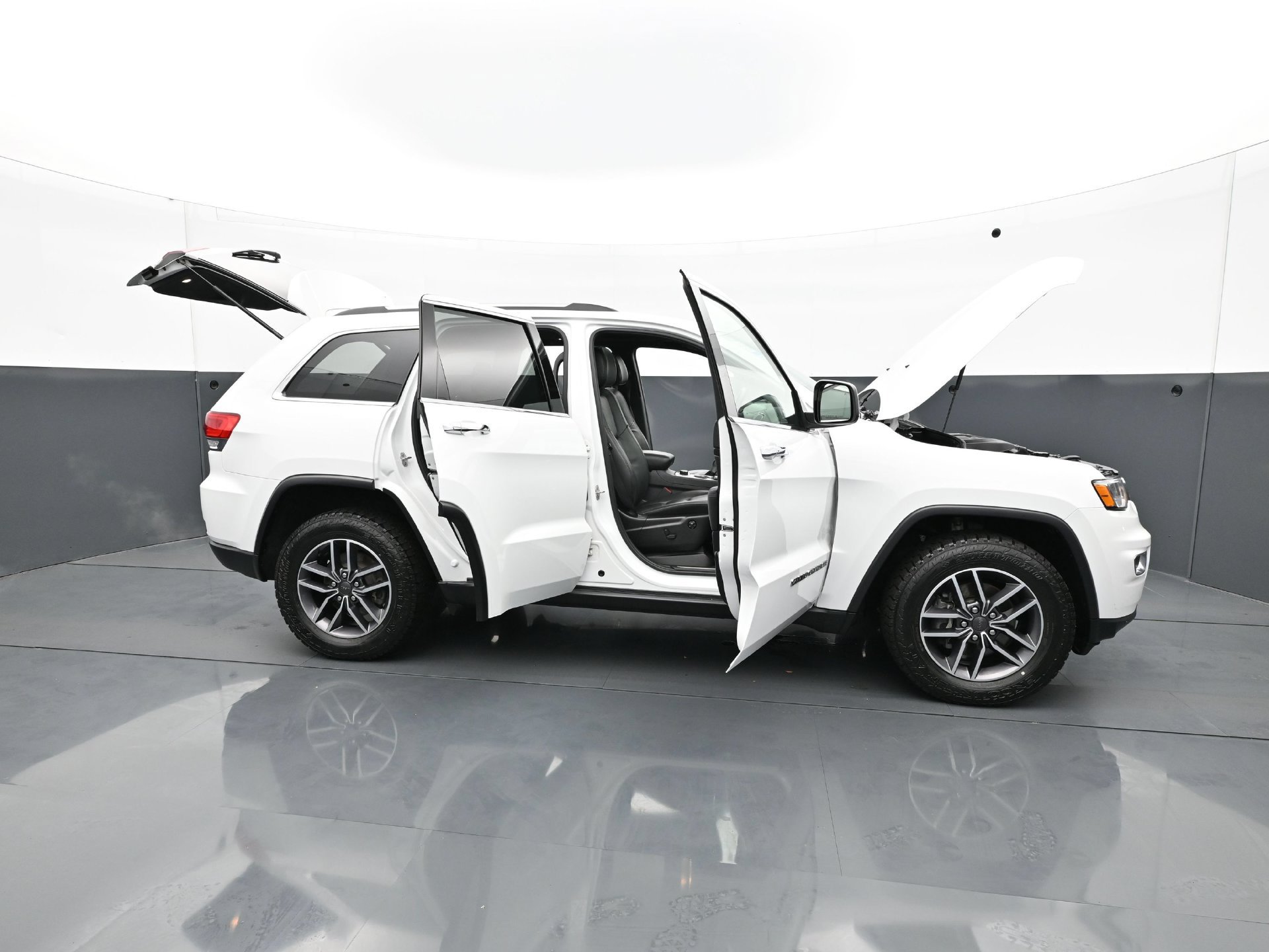 Used 2019 Jeep Grand Cherokee Limited w/ Trailer Tow Group IV AWD/4WD image 39