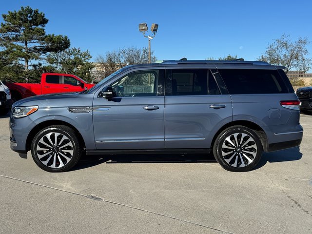Used 2022 Lincoln Navigator Reserve image 11
