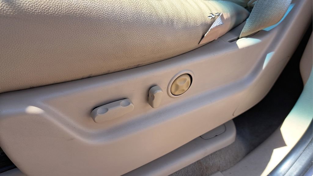 Used 2013 Chevrolet Suburban LTZ image 25