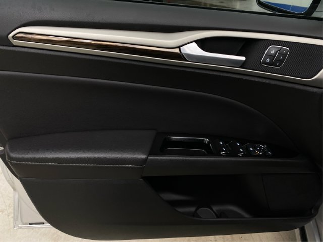 Used 2013 Ford Fusion SE FWD image 25