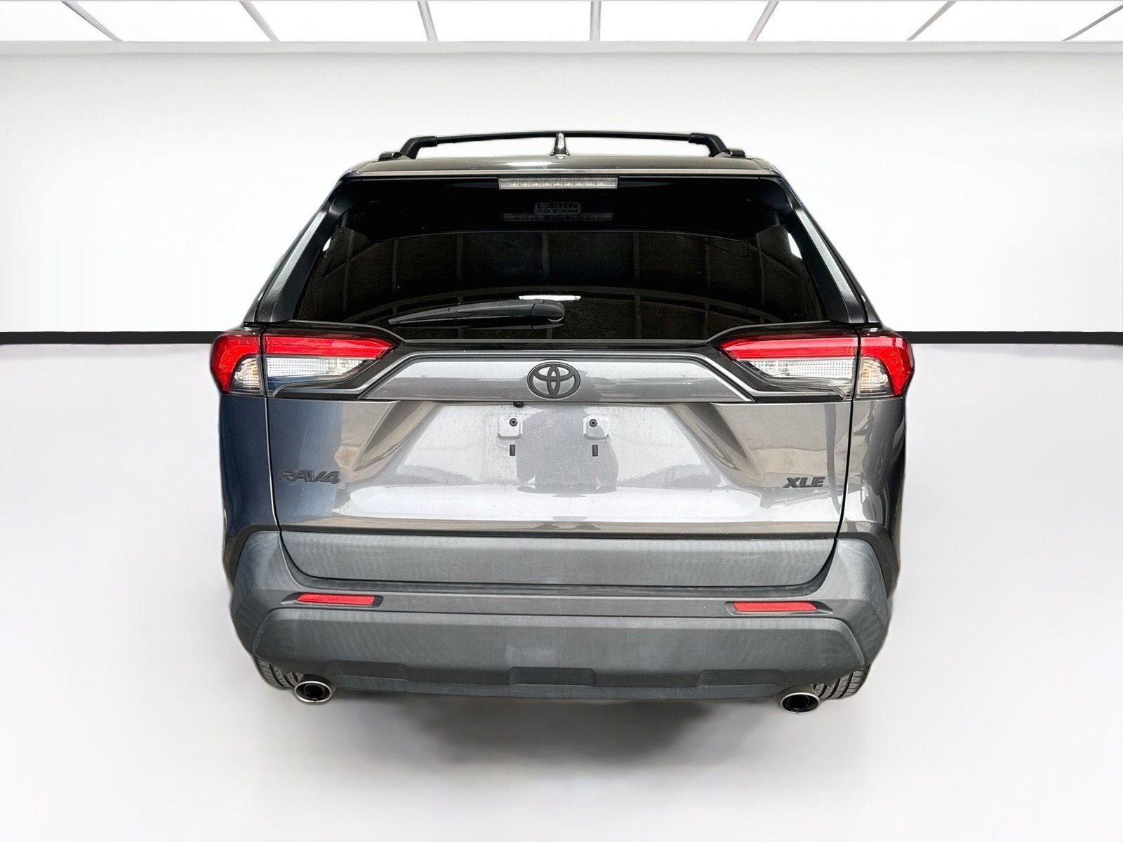 Used 2022 Toyota RAV4 XLE w/ Convenience Package FWD image 5