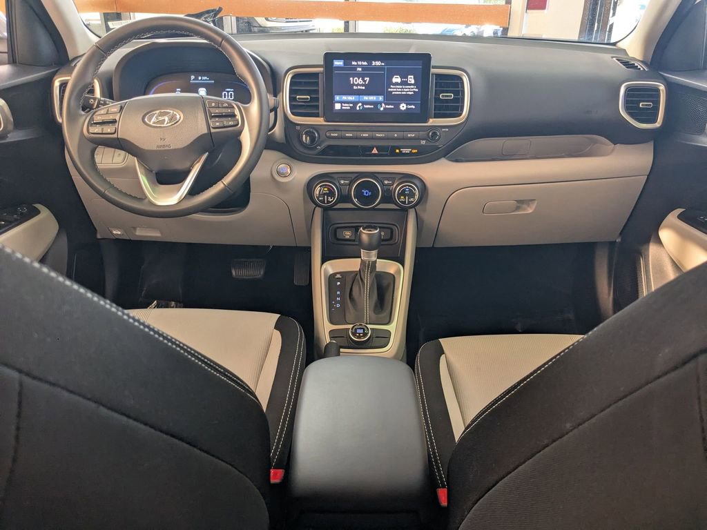 Used 2025 Hyundai Venue SEL image 28