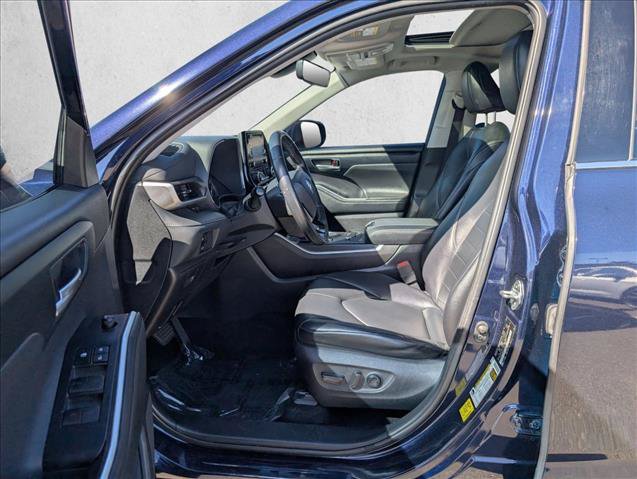 Used 2021 Toyota Highlander XLE FWD image 15