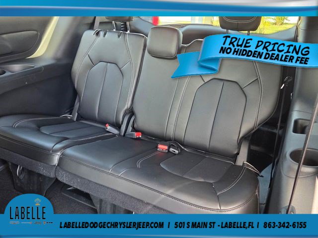 Used 2025 Chrysler Pacifica Select AWD/4WD image 11