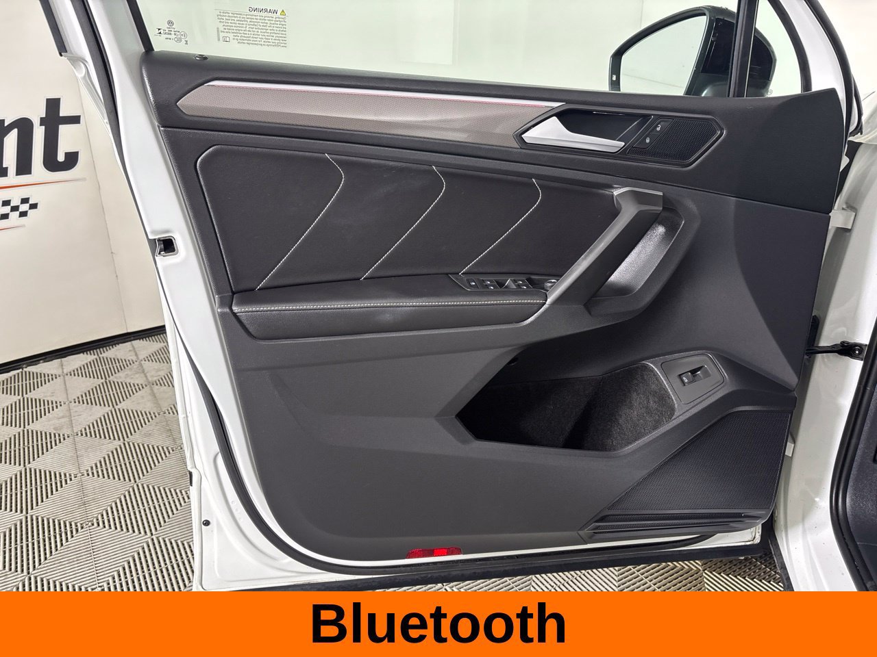 Used 2024 Volkswagen Tiguan SE R-Line AWD/4WD image 10
