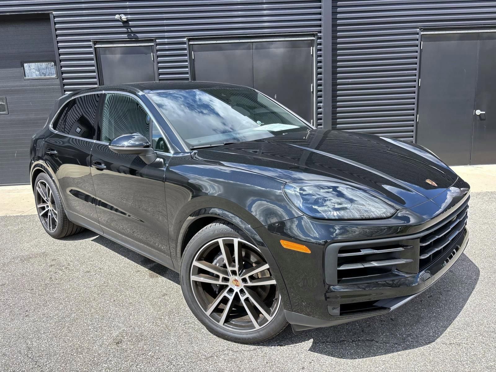 Used 2025 Porsche Cayenne AWD/4WD image 12
