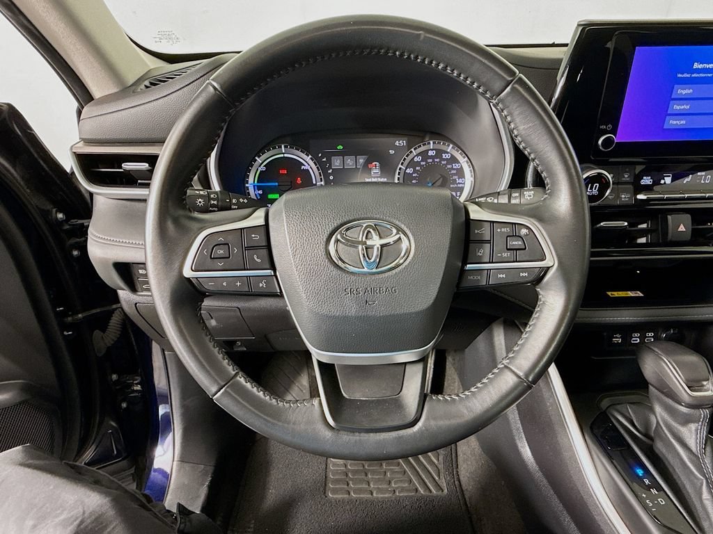 Used 2023 Toyota Highlander XLE FWD image 11