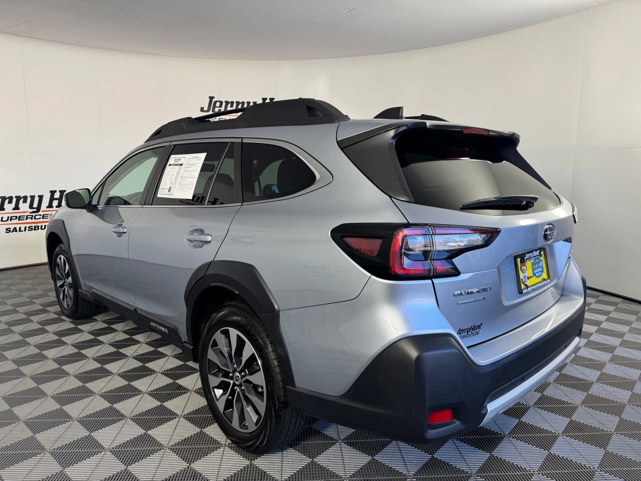 Used 2023 Subaru Outback Limited AWD/4WD image 8