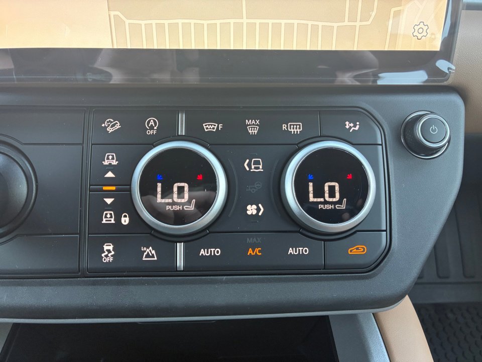 New 2026 Land Rover Defender 110 X AWD/4WD image 18