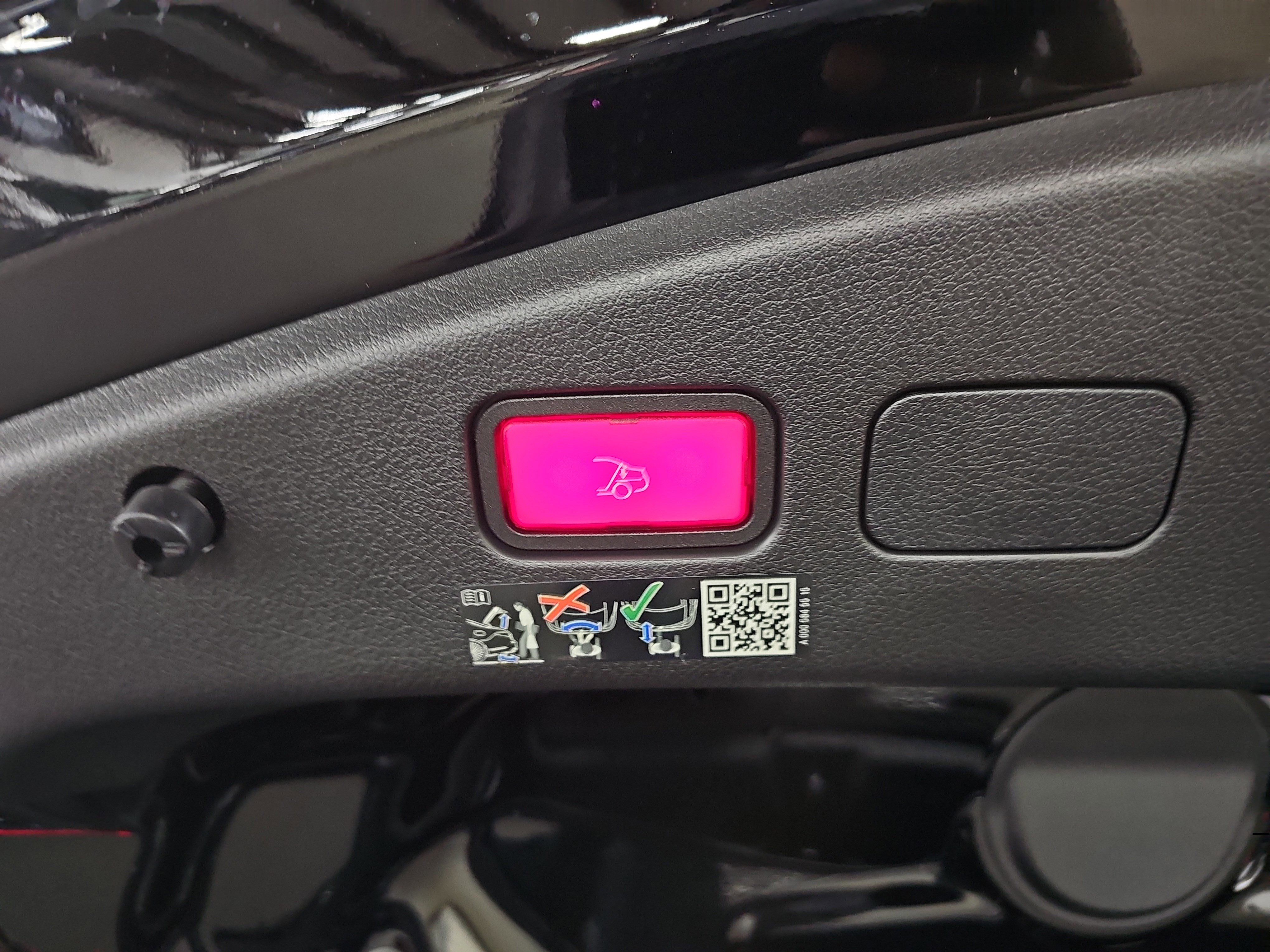 New 2026 Mercedes-Benz CLE 450 4MATIC Cabriolet image 15