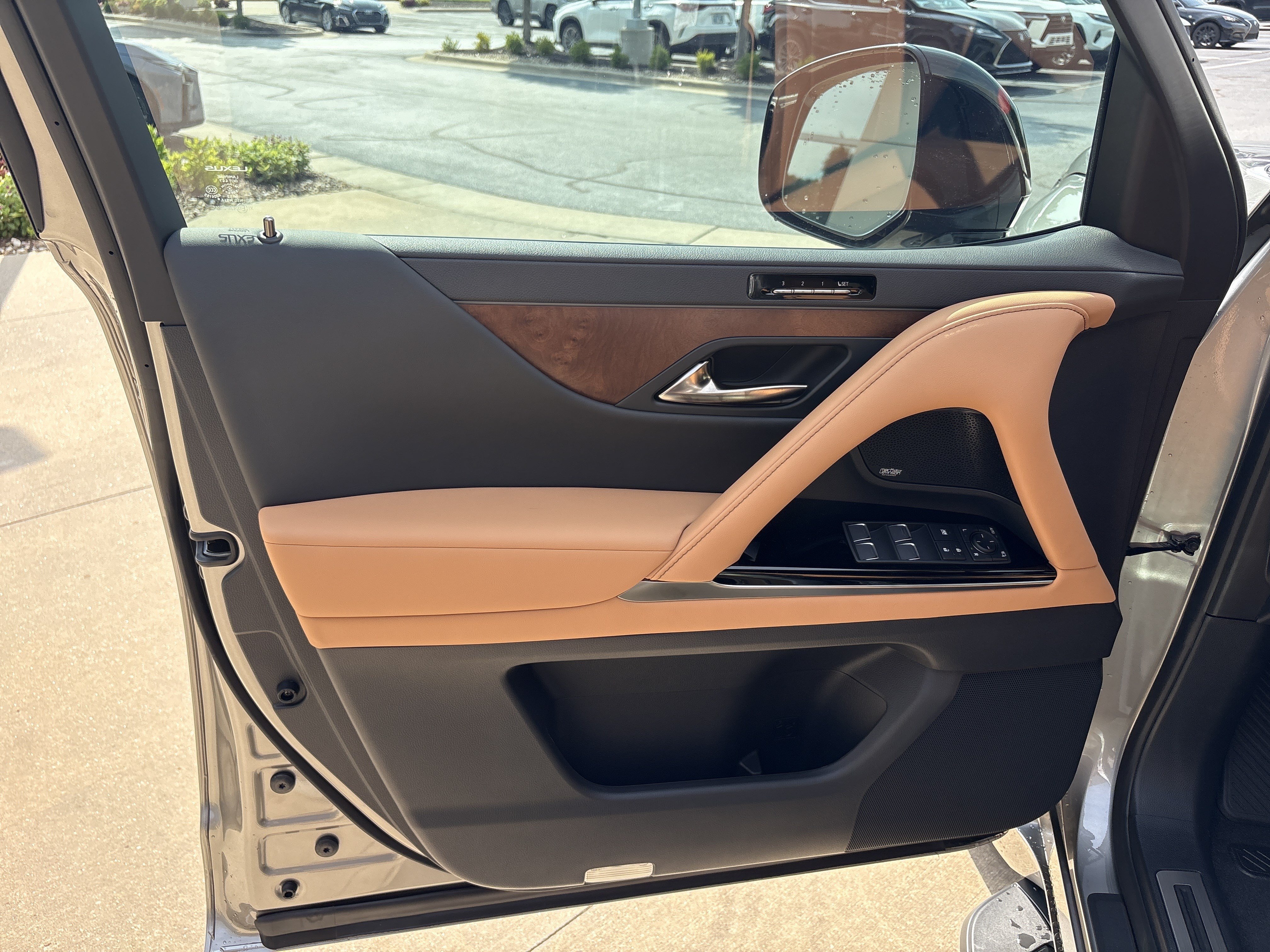 New 2026 Lexus LX 700h Luxury AWD/4WD image 13