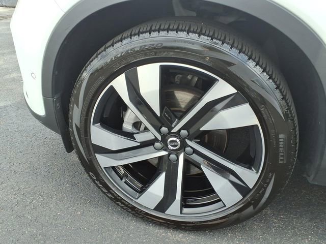 Used 2023 Volvo XC40 B5 Plus w/ Driver Assist Package image 7