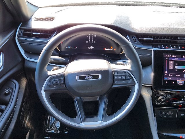 Used 2025 Jeep Grand Cherokee L Laredo w/ Luxury Tech Group I AWD/4WD image 9