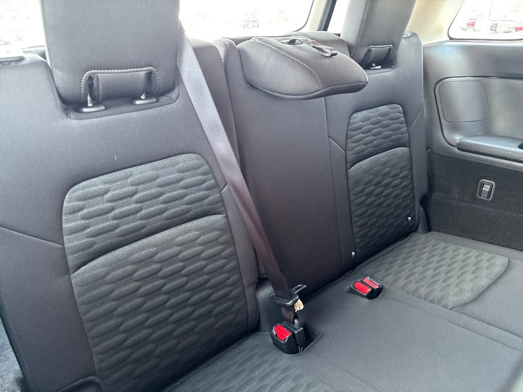Used 2025 Nissan Pathfinder SV FWD image 33