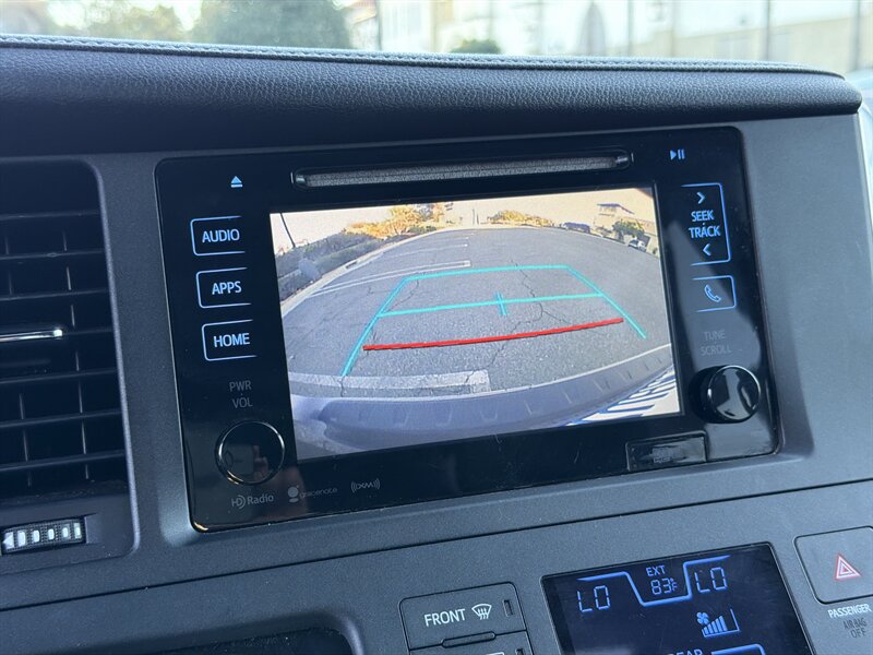 Used 2016 Toyota Sienna SE Premium FWD image 23