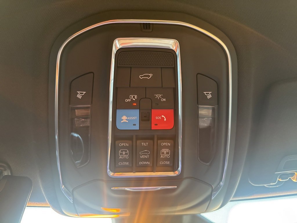 Certified 2024 Jeep Grand Cherokee Limited image 24