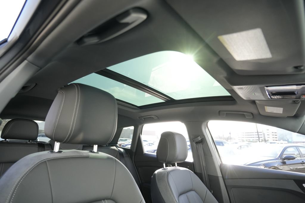 Used 2024 Audi Q4 e-tron Premium Plus w/ Premium Plus image 33