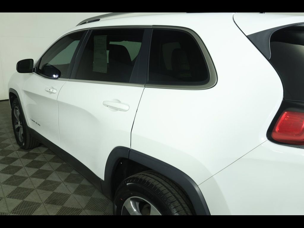 Used 2019 Jeep Cherokee Limited AWD/4WD image 13