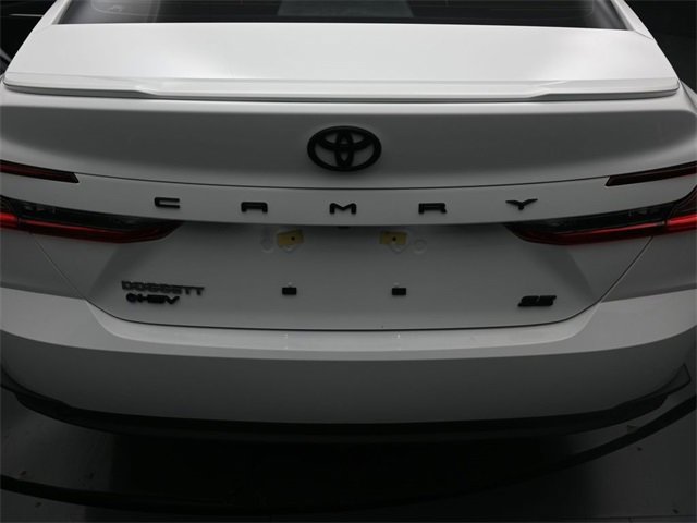 Used 2025 Toyota Camry SE w/ Convenience Package image 10