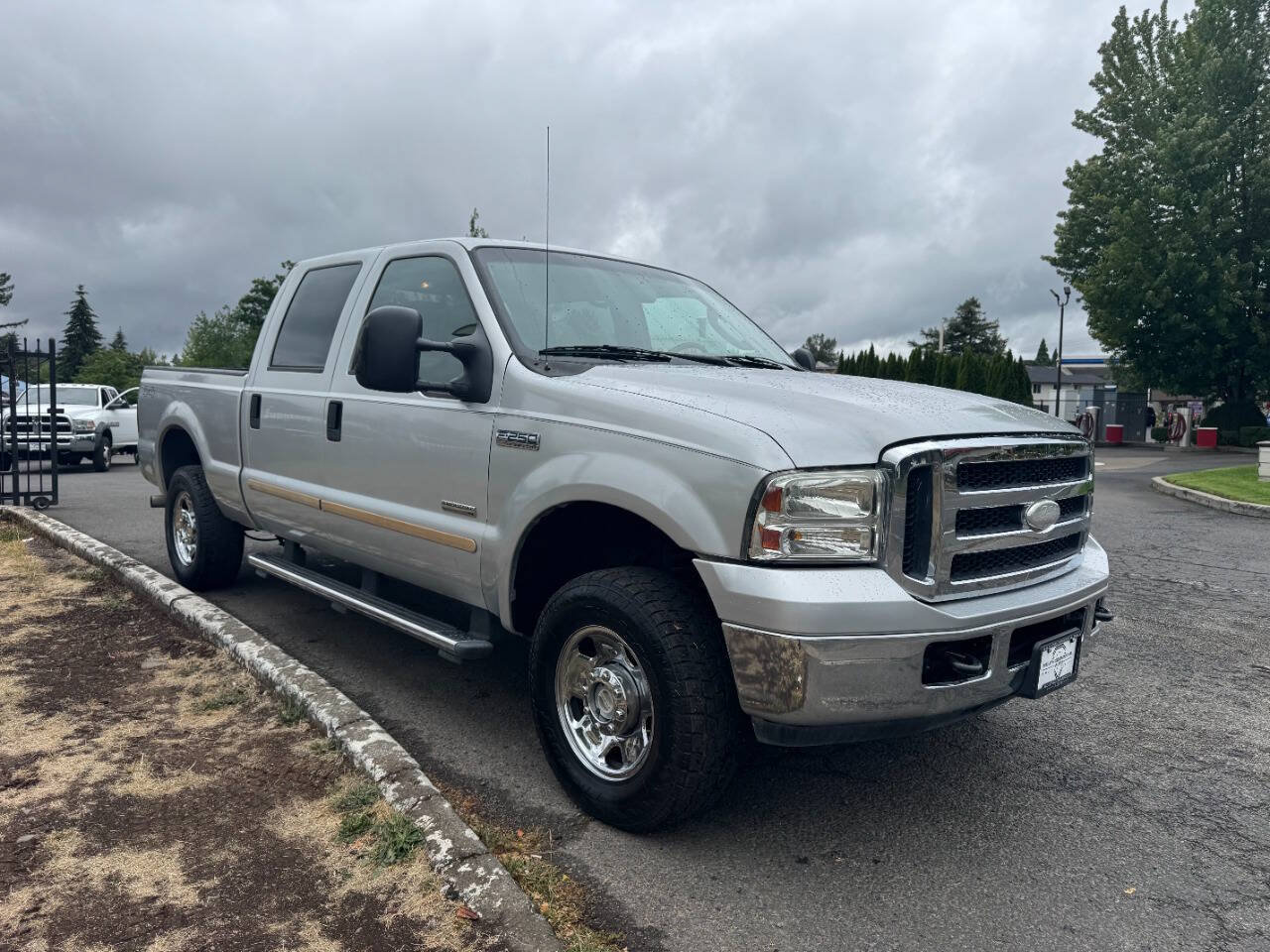 Used 2006 Ford F250 XLT AWD/4WD image 2
