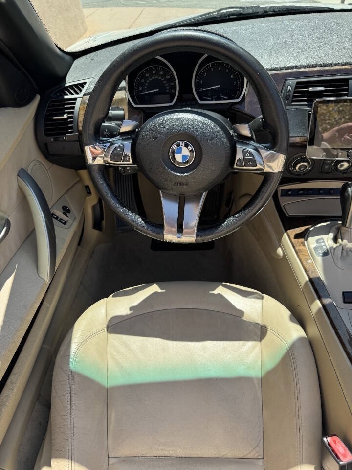 Used 2006 BMW Z4 3.0i RWD image 9