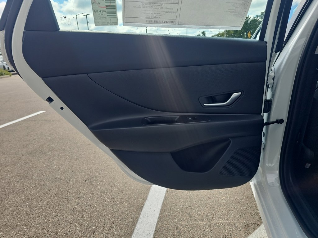 New 2026 Hyundai Elantra SE FWD image 27