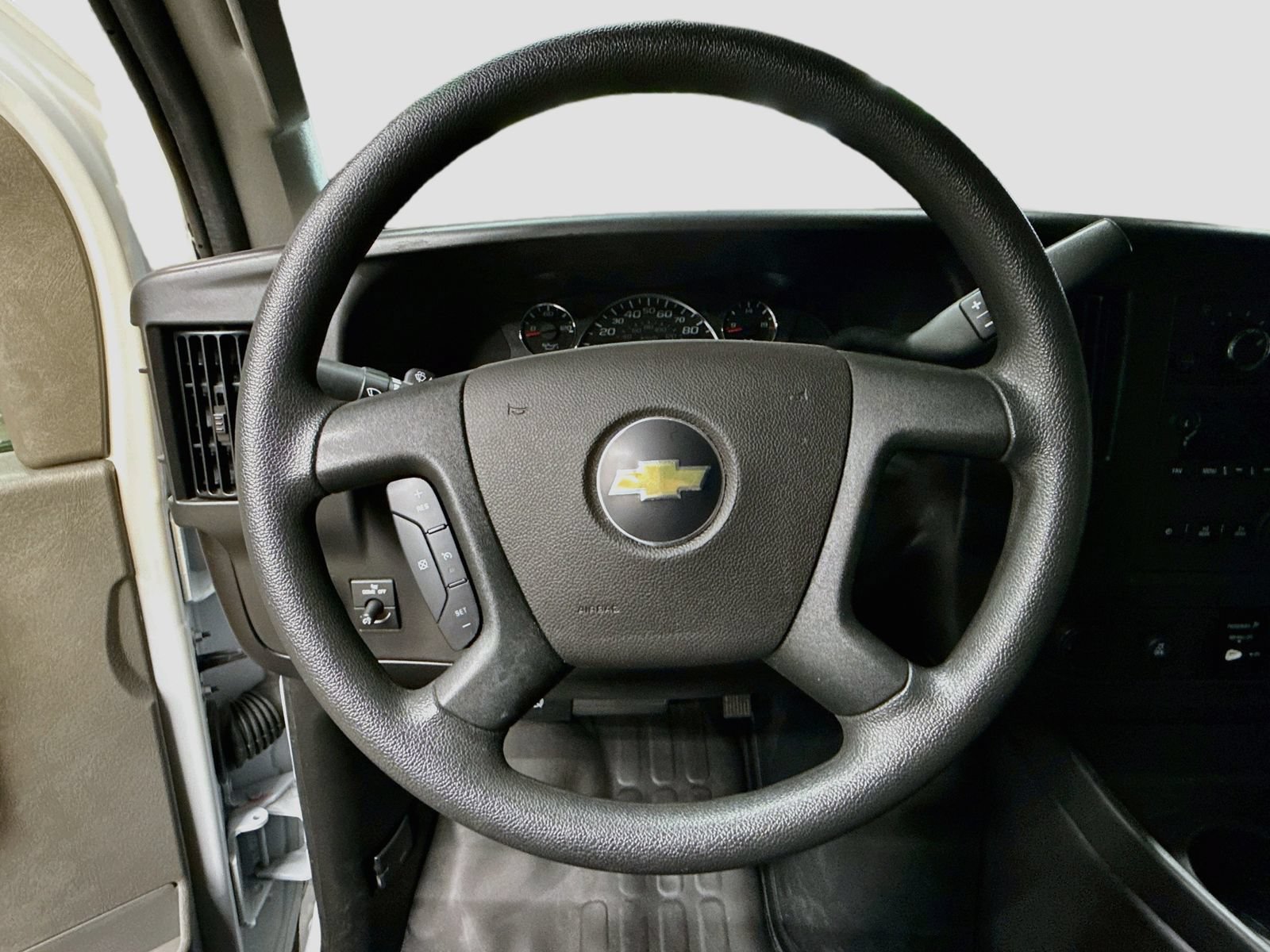 Used 2025 Chevrolet Express 2500 w/ Driver Convenience Package RWD image 14