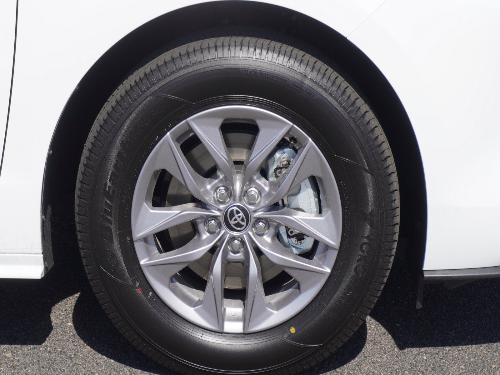 New 2026 Toyota Sienna LE FWD image 5