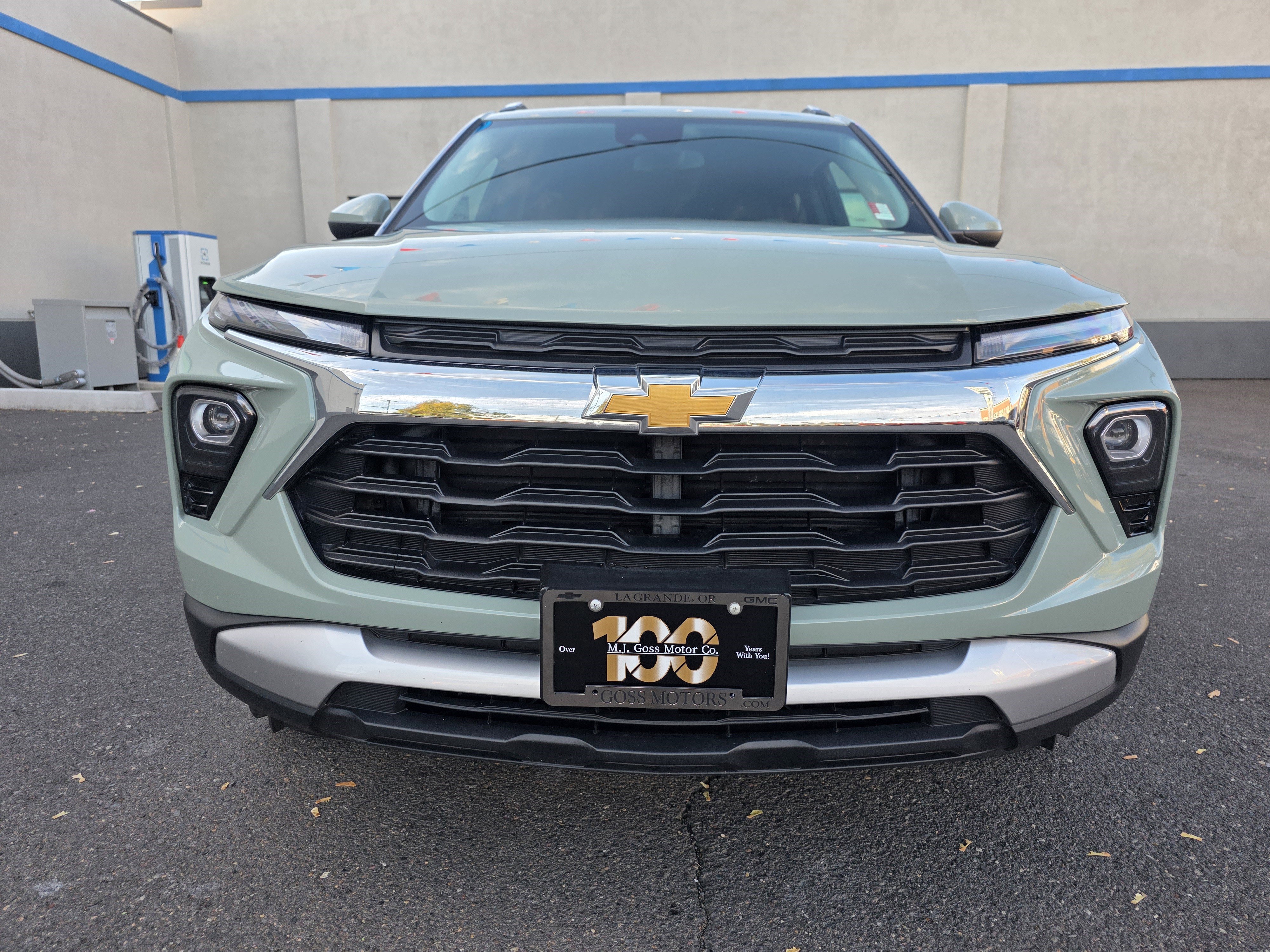 Used 2025 Chevrolet TrailBlazer LT image 2