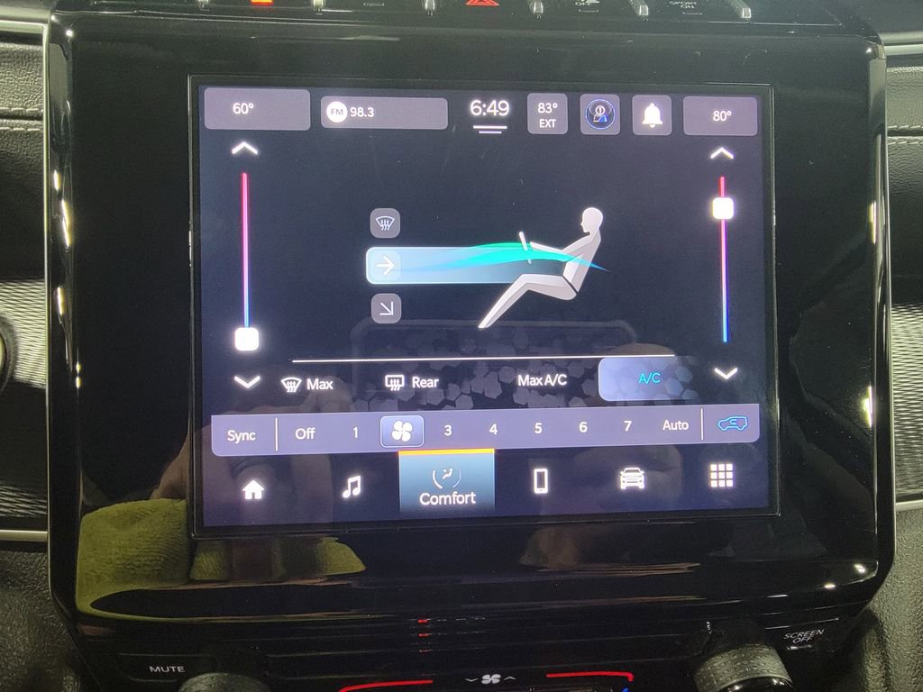 Used 2024 Jeep Grand Cherokee Laredo image 17