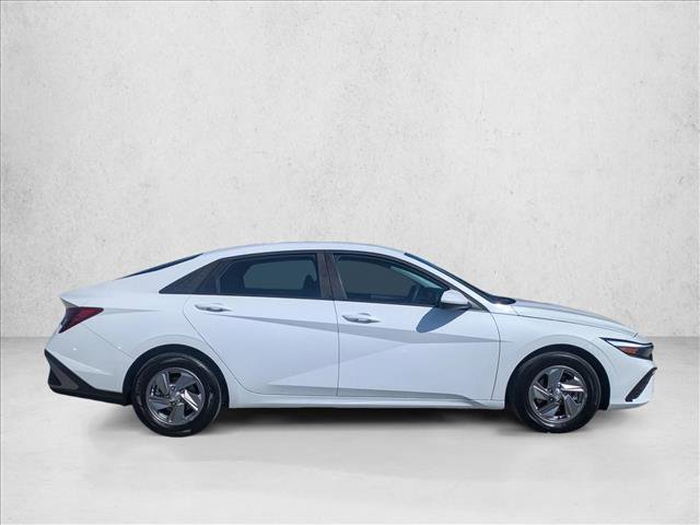 Certified 2025 Hyundai Elantra SE image 4