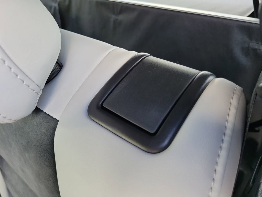 New 2025 Mitsubishi Outlander SE image 11