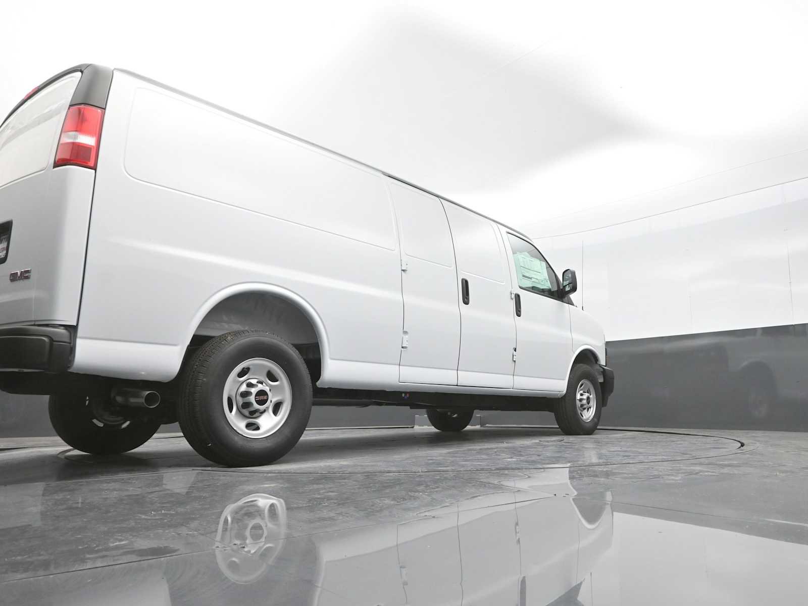 New 2026 GMC Savana 3500 Extended RWD image 37
