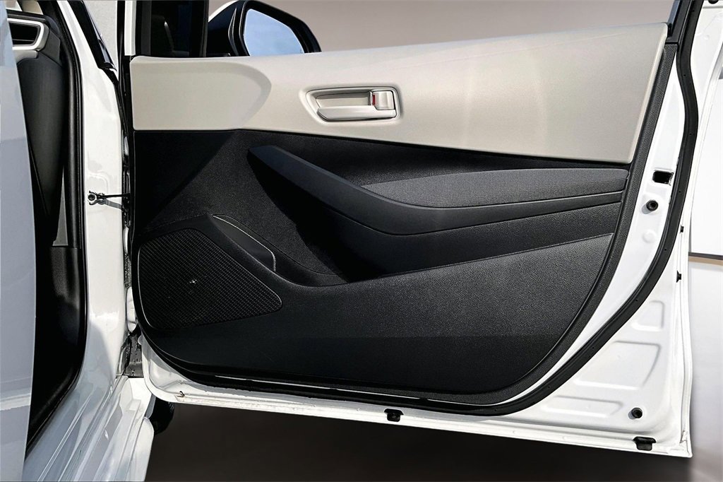 Used 2025 Toyota Corolla LE w/ LE Premium Package image 26