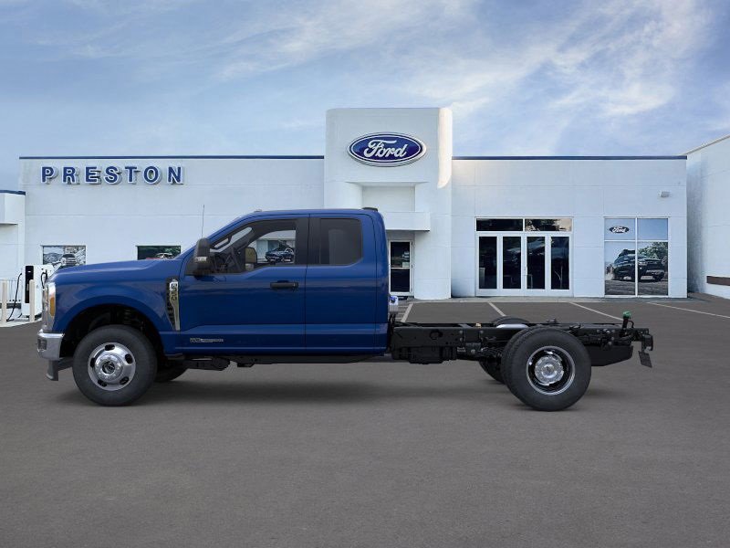 New 2026 Ford F350 4x4 SuperCab DRW Super Duty image 3