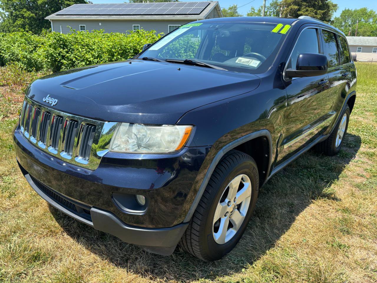Used 2011 Jeep Grand Cherokee Laredo AWD/4WD image 1