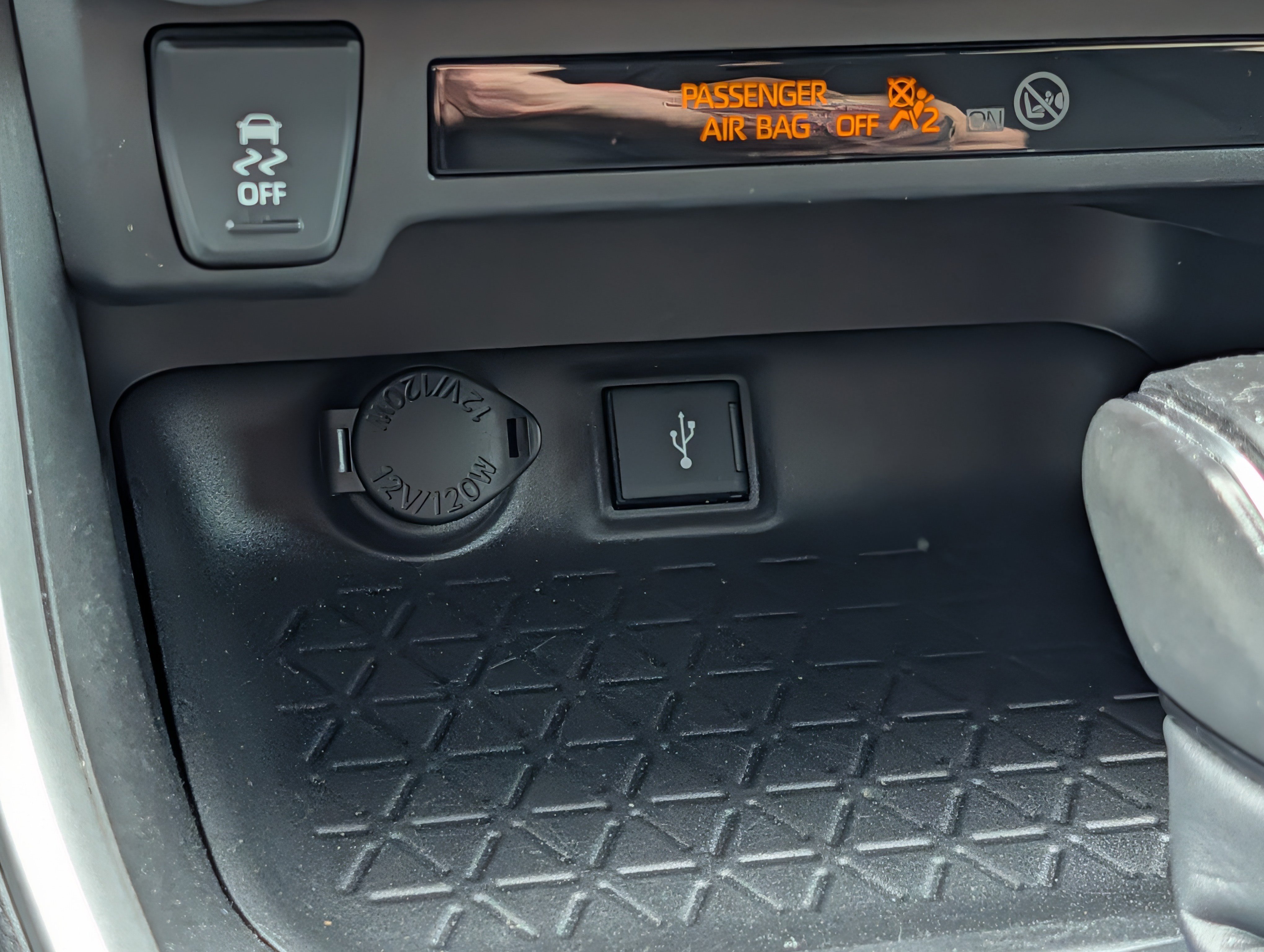 Used 2022 Toyota RAV4 SE AWD/4WD image 29
