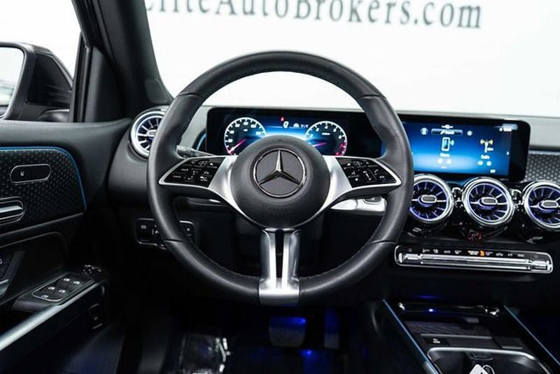 Used 2024 Mercedes-Benz GLB 250 4MATIC w/ Driver Assistance Package image 17