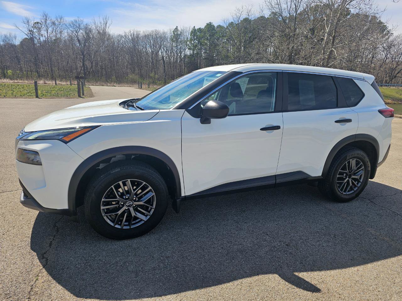 Used 2023 Nissan Rogue S image 11