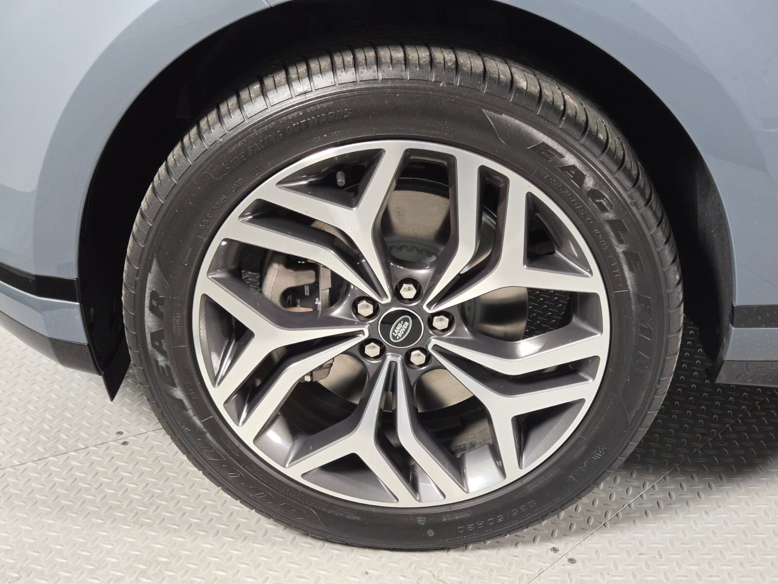 Used 2023 Land Rover Range Rover Evoque R-Dynamic S image 9