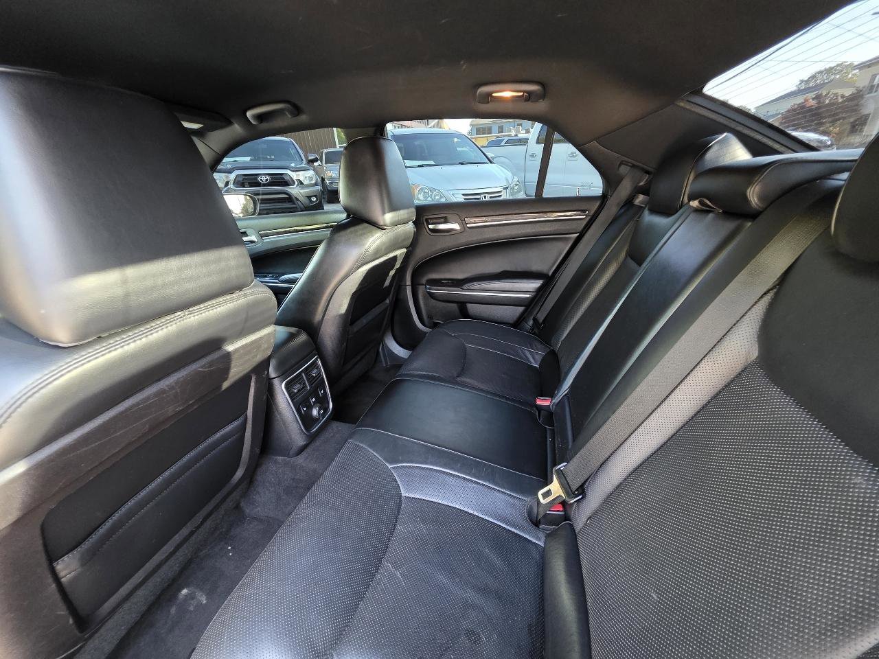 Used 2014 Chrysler 300 C AWD/4WD image 33
