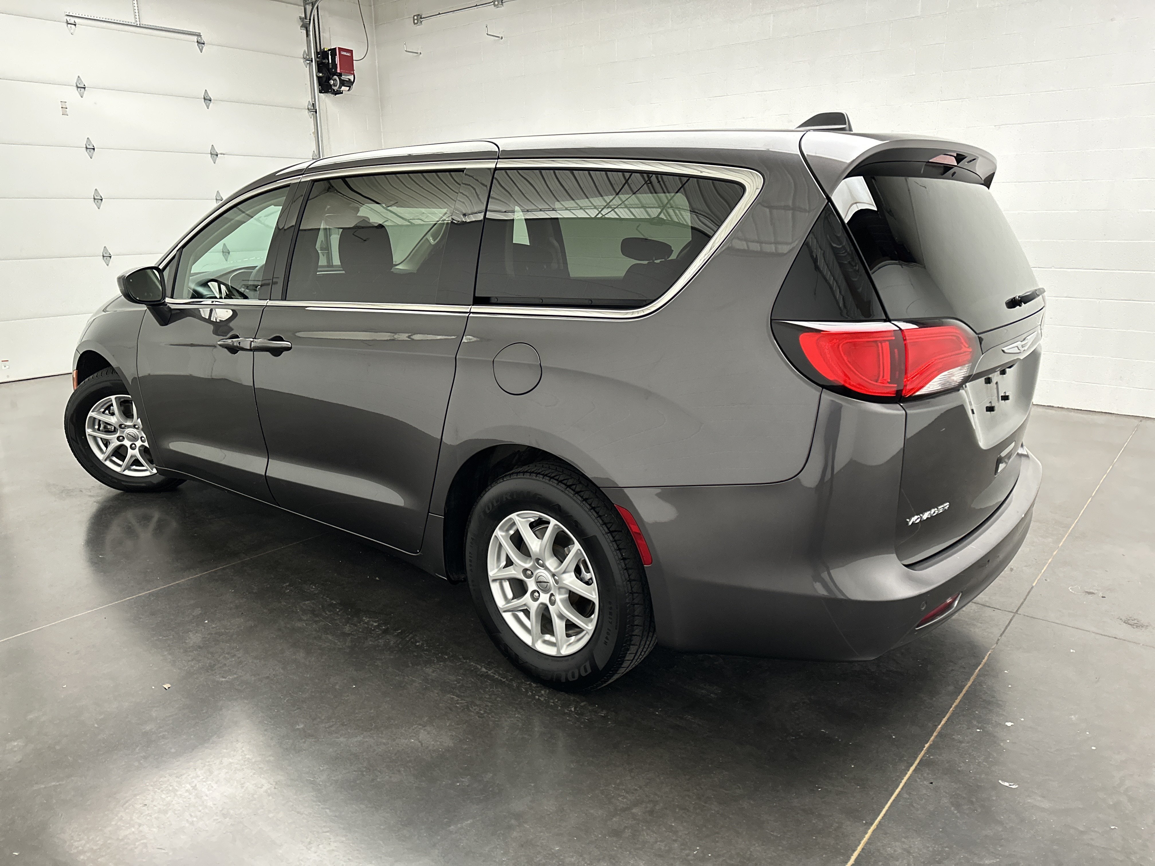 Used 2021 Chrysler Voyager LX FWD image 7