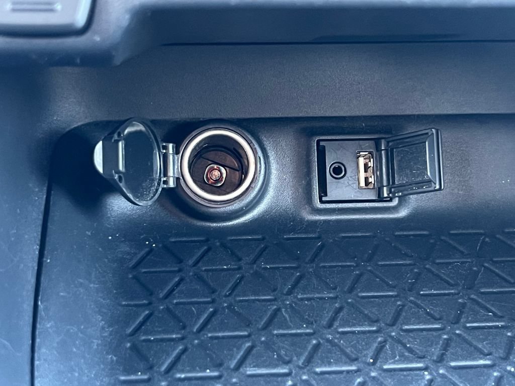Used 2019 Toyota RAV4 LE AWD/4WD image 29