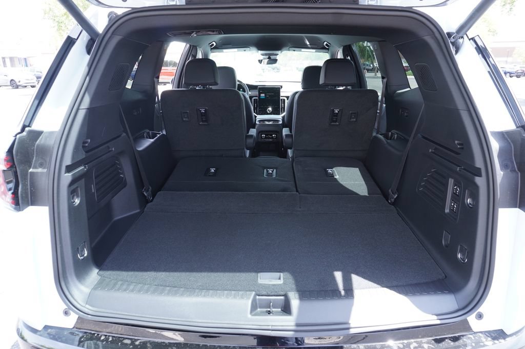 New 2026 GMC Acadia Denali w/ Super Cruise Package FWD image 9