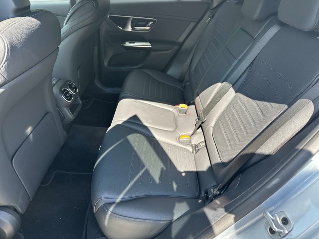 Used 2025 Mercedes-Benz GLC 300 4MATIC image 11