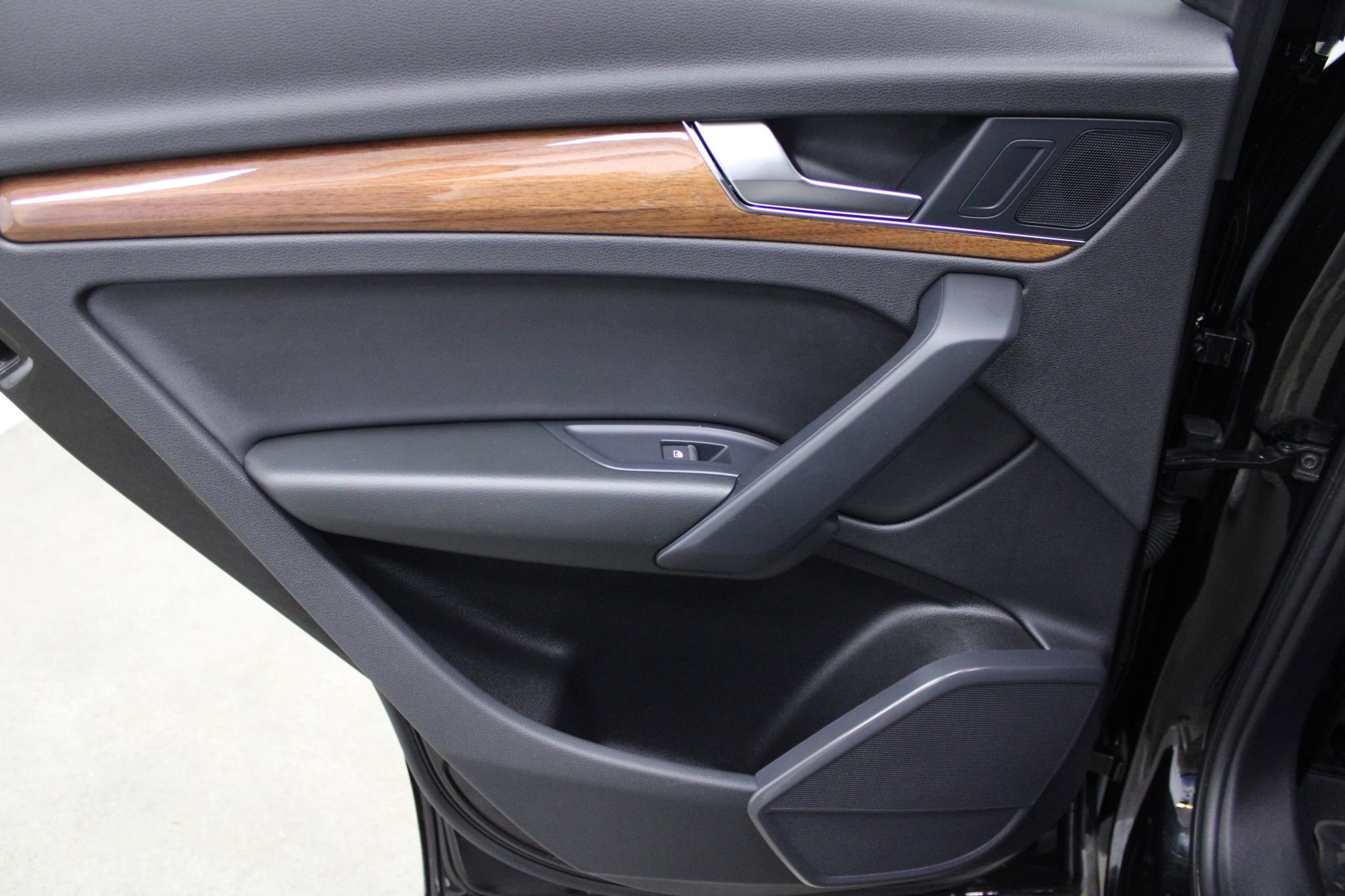 Used 2023 Audi Q5 2.0T Premium w/ Convenience Package image 17